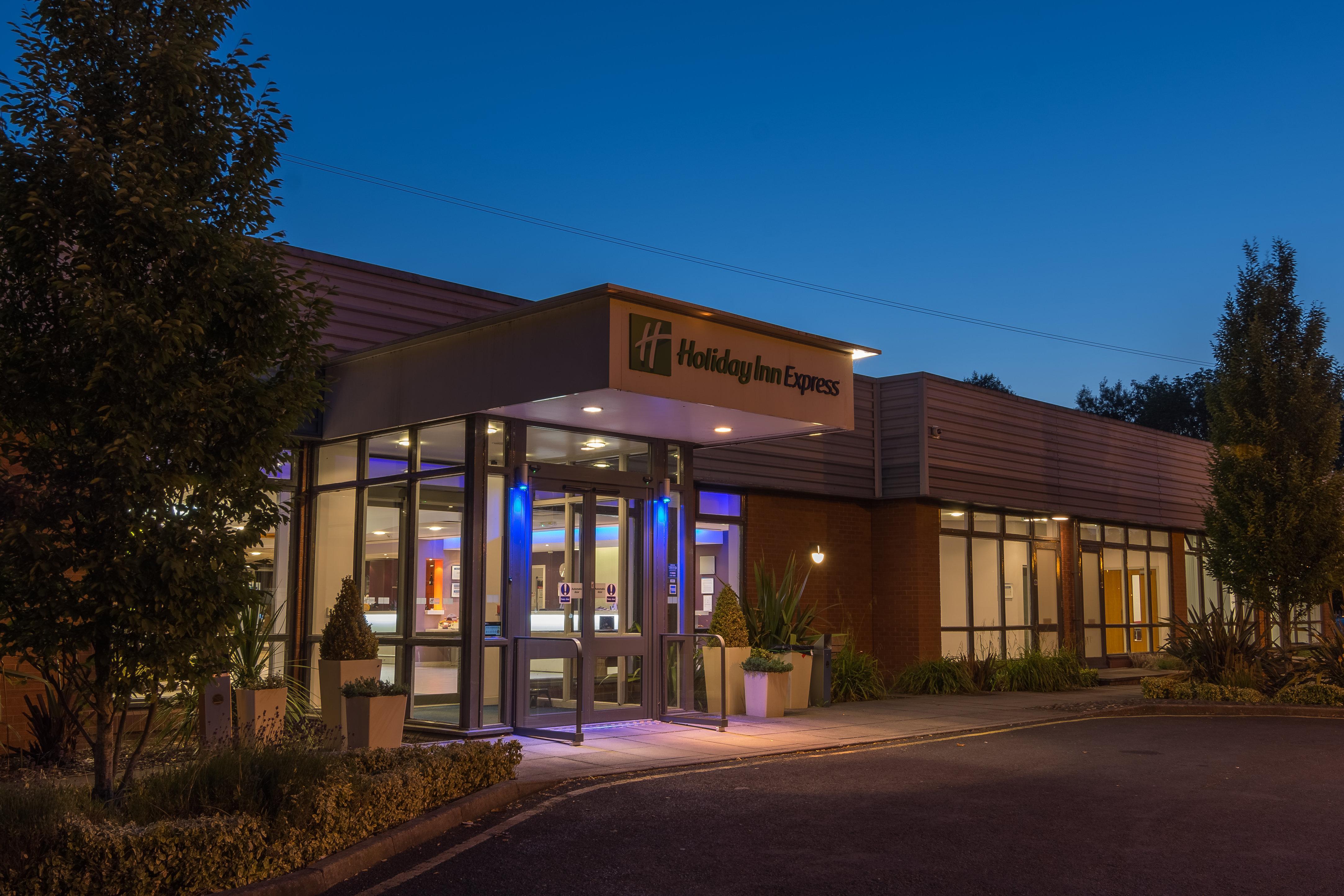 Holiday Inn Express Preston South By Ihg Preston (Lancashire) Exterior foto
