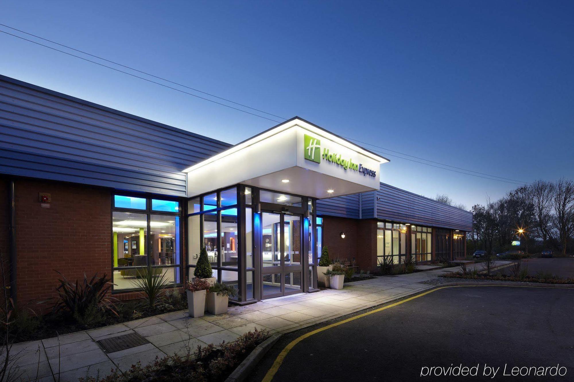 Holiday Inn Express Preston South By Ihg Preston (Lancashire) Exterior foto